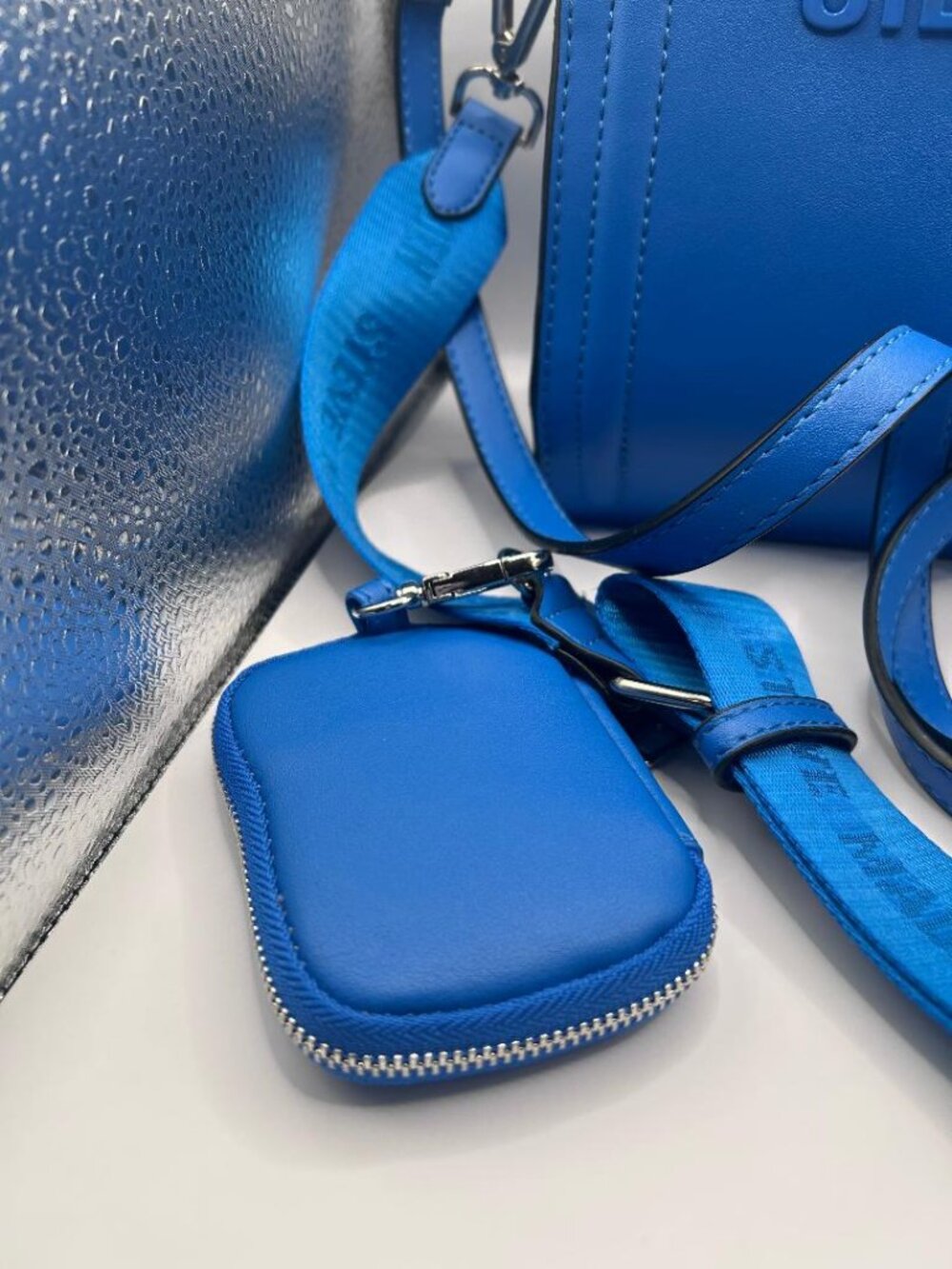 Sapphire Steve Madden Bevelyn Crossbody bag with Airpod Pouch - Picture 3 of 6